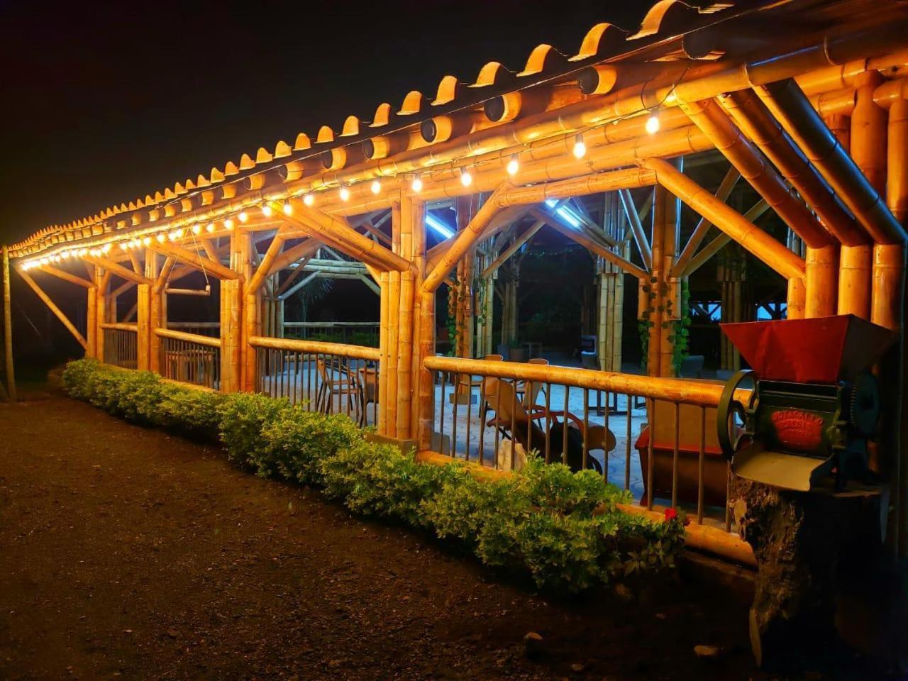 Hotel Campestre Cafe Tropical キンバヤ エクステリア 写真