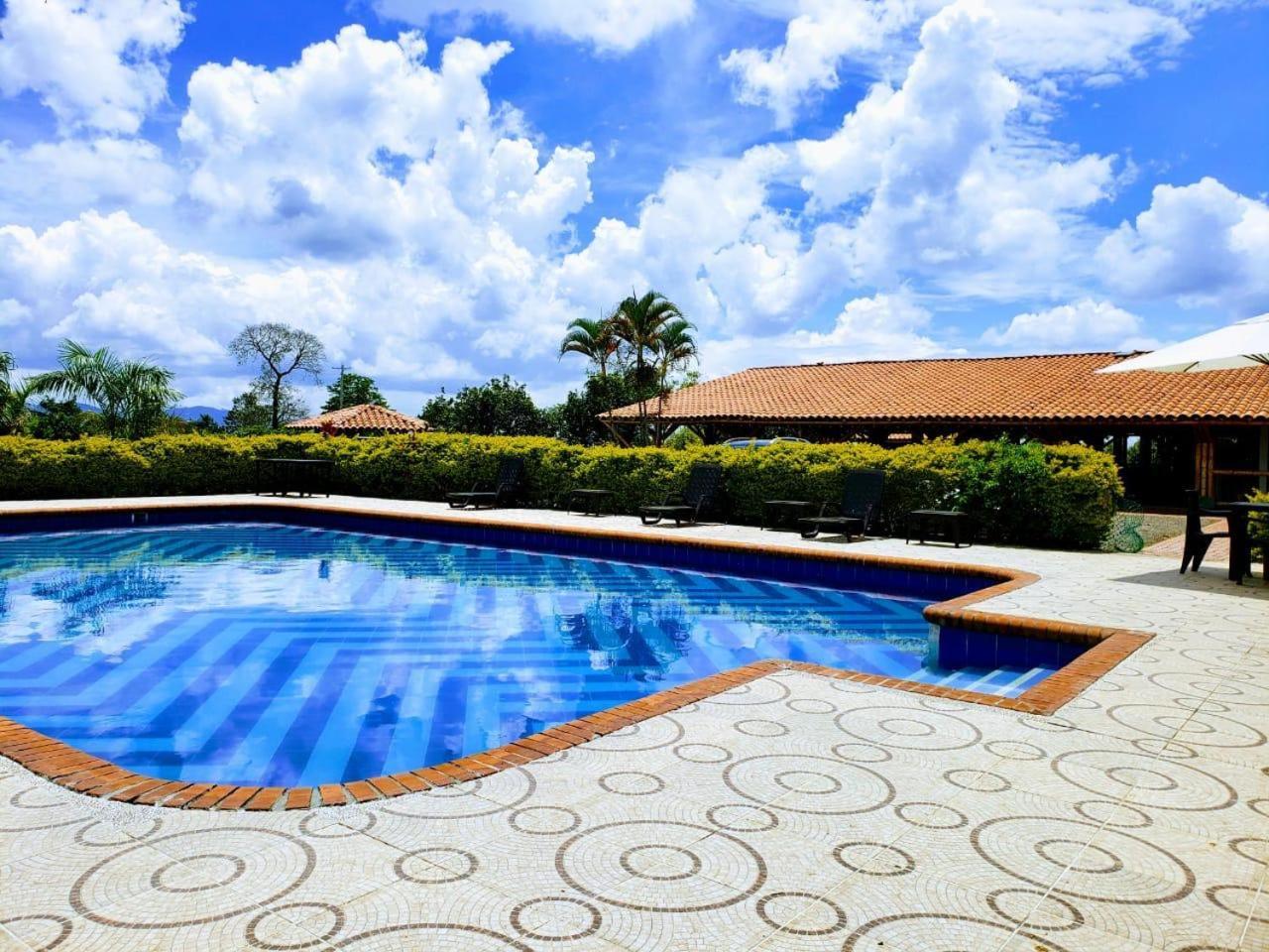 Hotel Campestre Cafe Tropical キンバヤ エクステリア 写真